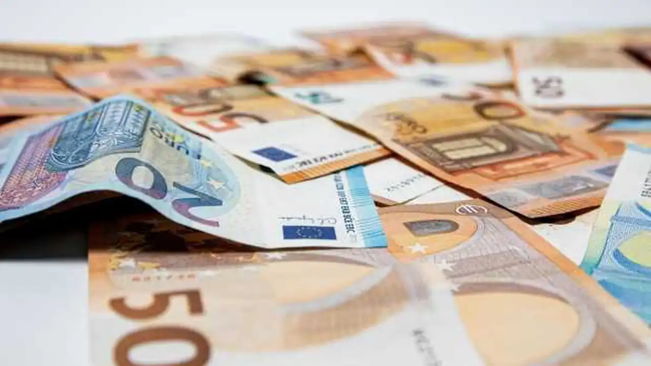 استقرار سعر اليورو أمام الجنيه في تعاملات البنوك بختام تعاملات اليوم